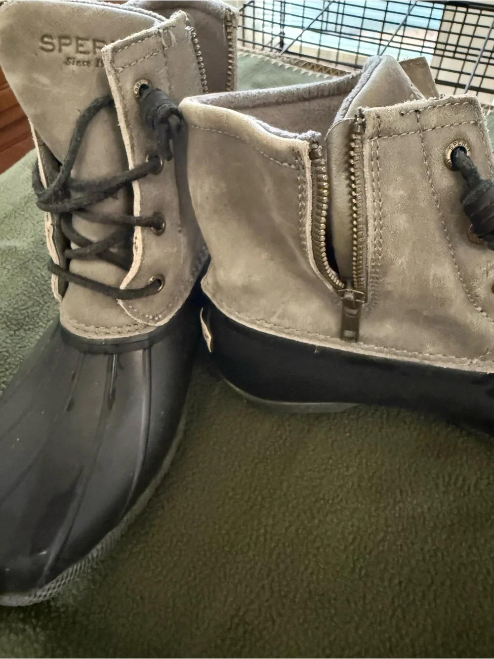 Sperry Saltwater Core Gray Black Duck Boots Women’s 8.5 Waterproof